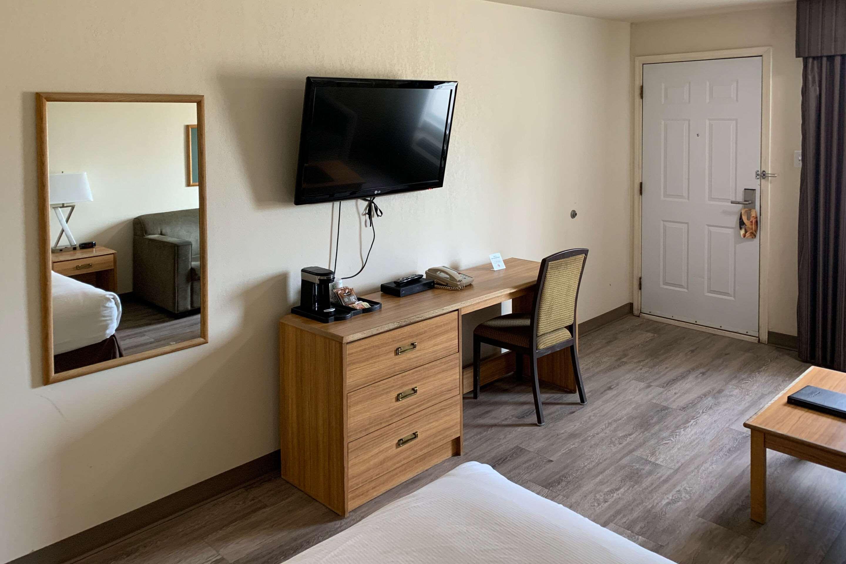 Sky Palace Inn & Suites By Jasper Beeville Luaran gambar
