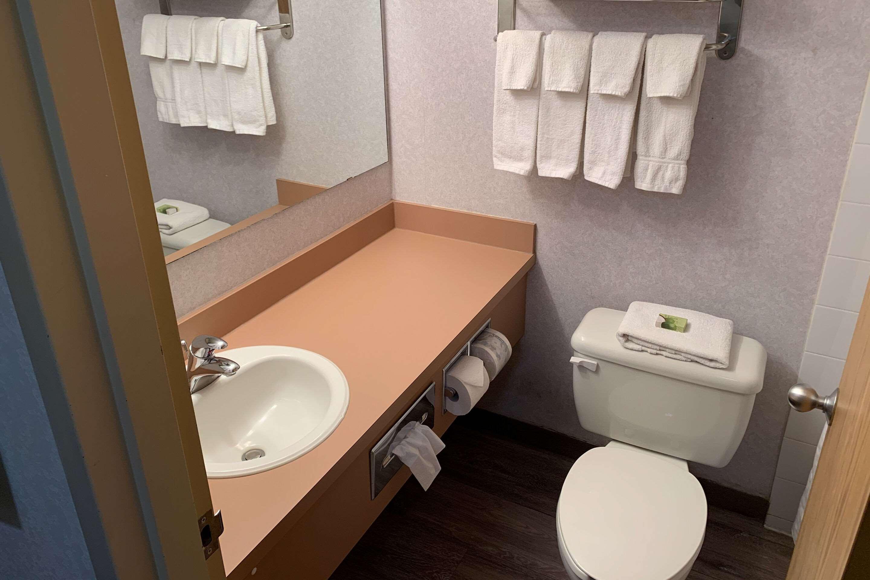 Sky Palace Inn & Suites By Jasper Beeville Luaran gambar