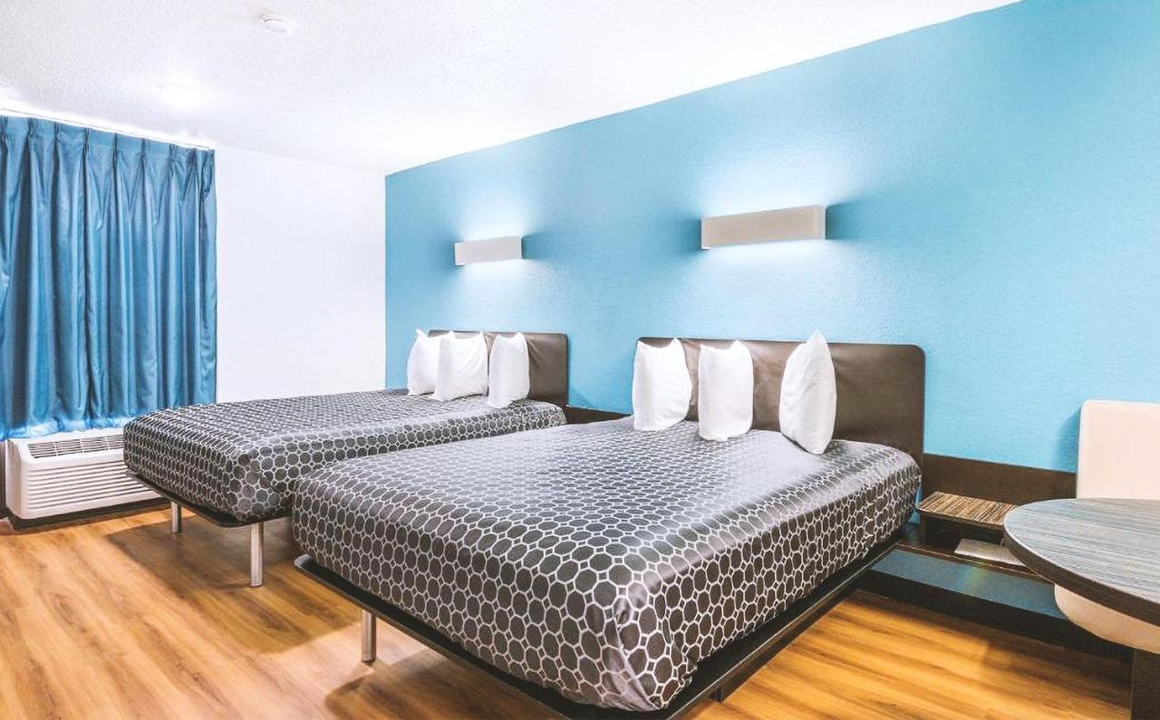 Sky Palace Inn & Suites By Jasper Beeville Luaran gambar