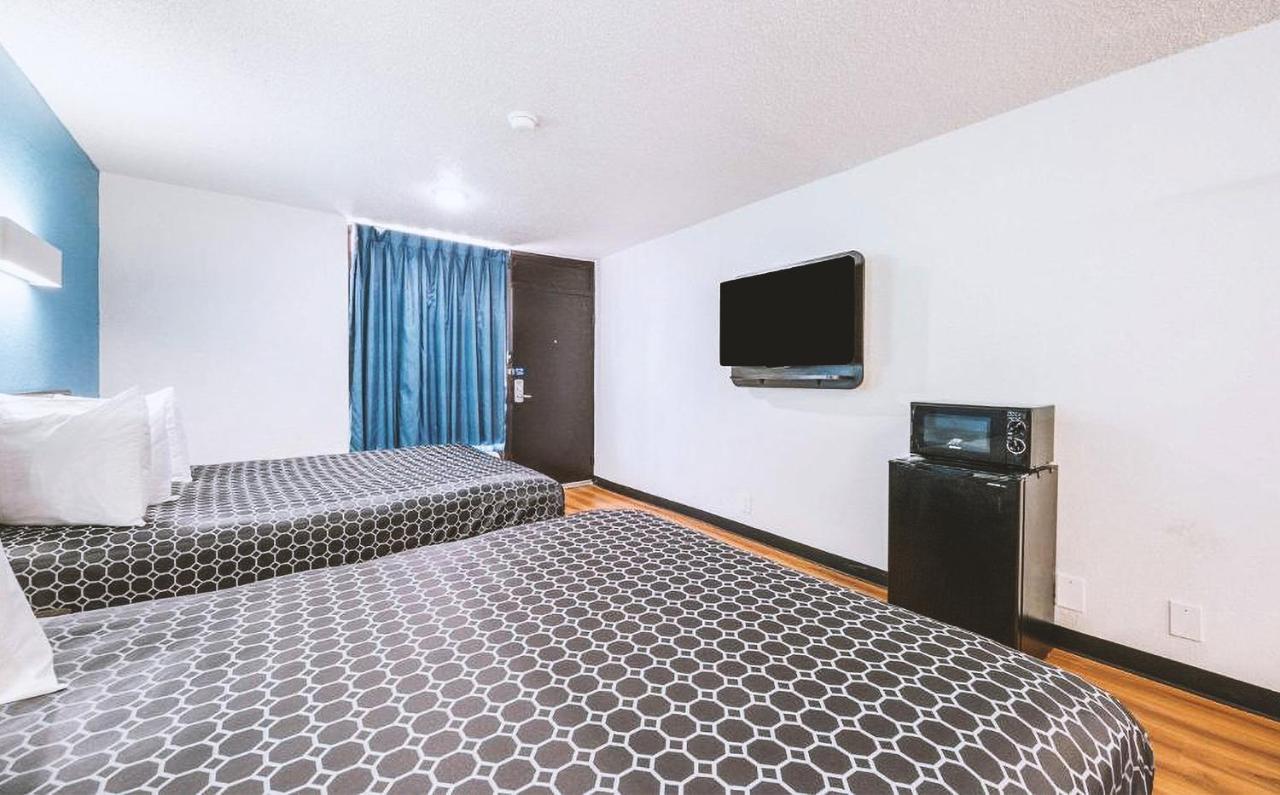 Sky Palace Inn & Suites By Jasper Beeville Luaran gambar