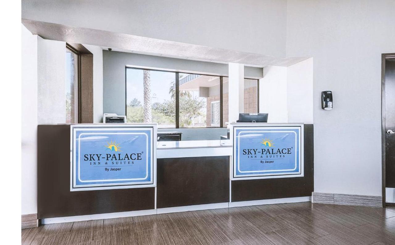 Sky Palace Inn & Suites By Jasper Beeville Luaran gambar
