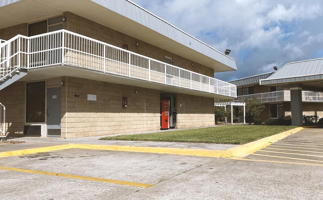 Sky Palace Inn & Suites By Jasper Beeville Luaran gambar