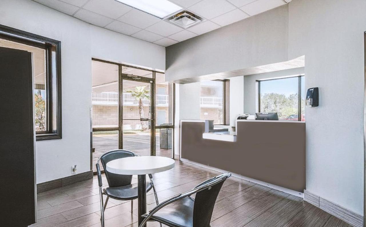 Sky Palace Inn & Suites By Jasper Beeville Luaran gambar