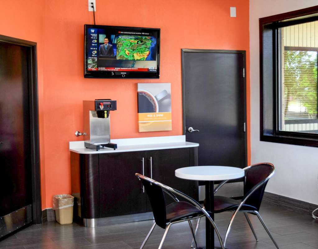 Sky Palace Inn & Suites By Jasper Beeville Dalaman gambar