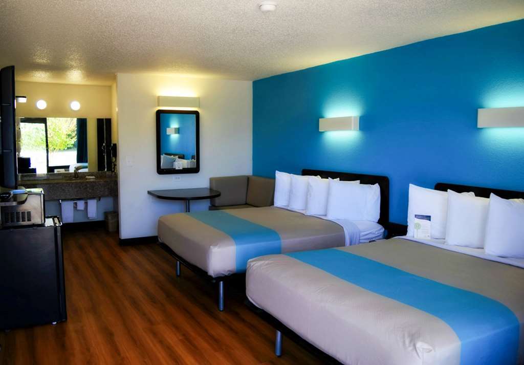 Sky Palace Inn & Suites By Jasper Beeville Bilik gambar