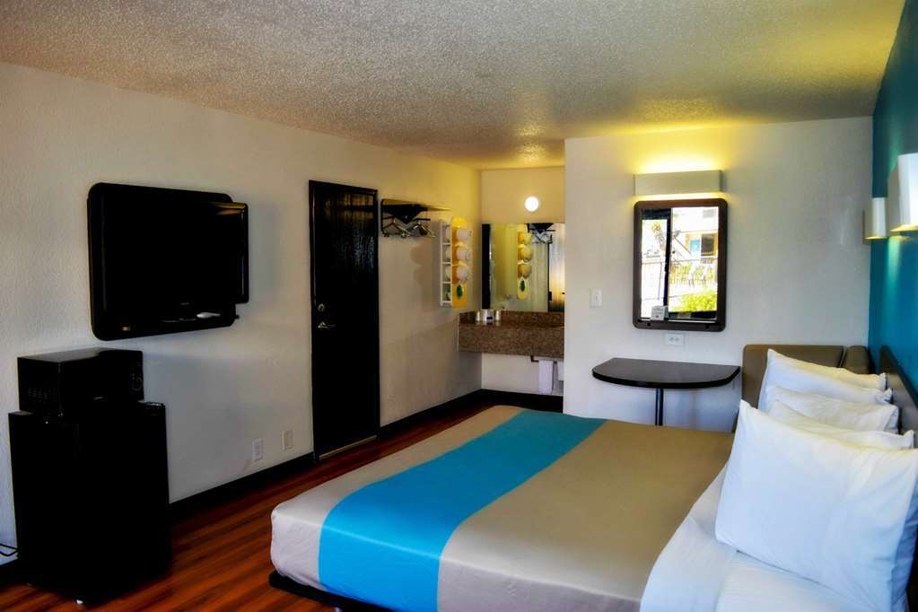 Sky Palace Inn & Suites By Jasper Beeville Bilik gambar